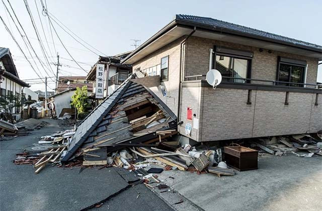 熊本地震で倒壊した家